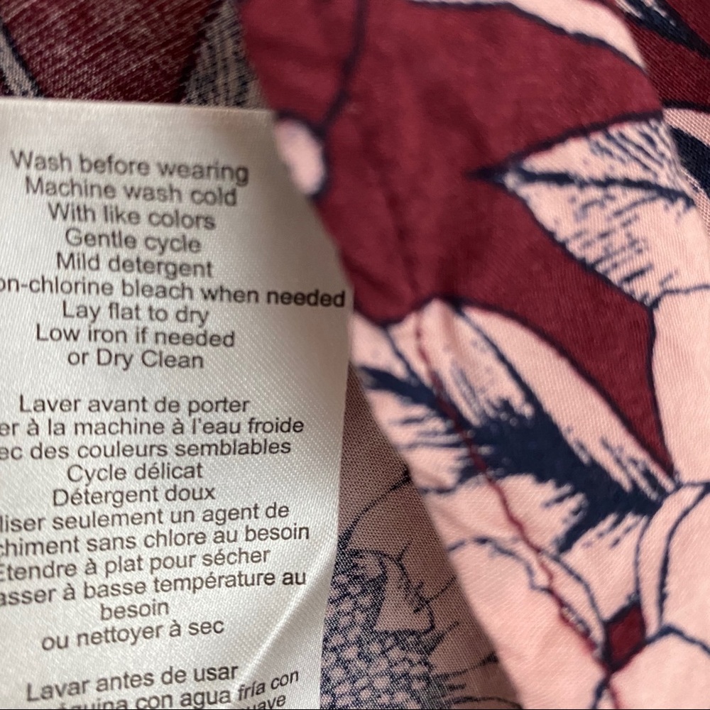 Motherhood Maternity Dark Red Floral Button Top M - Picture 12 of 12